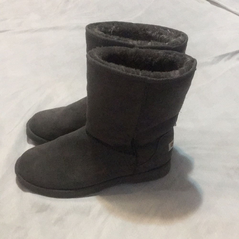 Grey boots